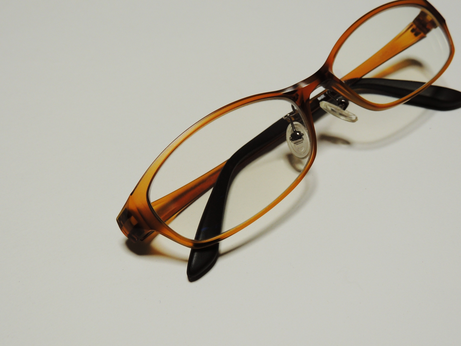 メガネのコーティングが剥がれてしまう原因や予防方法を紹介