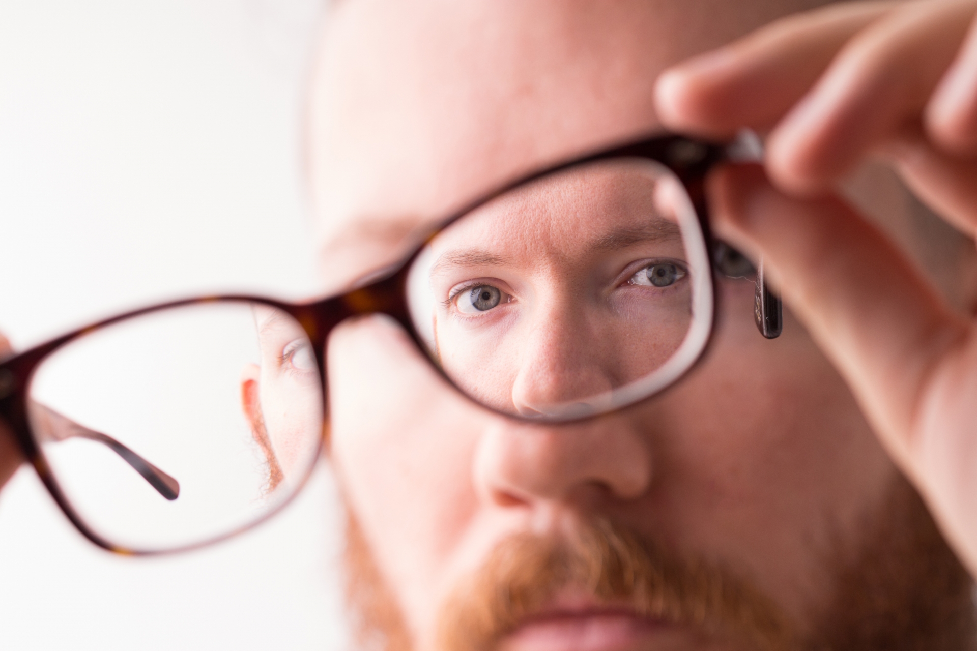 遠視の眼鏡で目が大きくなるのはナゼ？遠視メガネの特徴