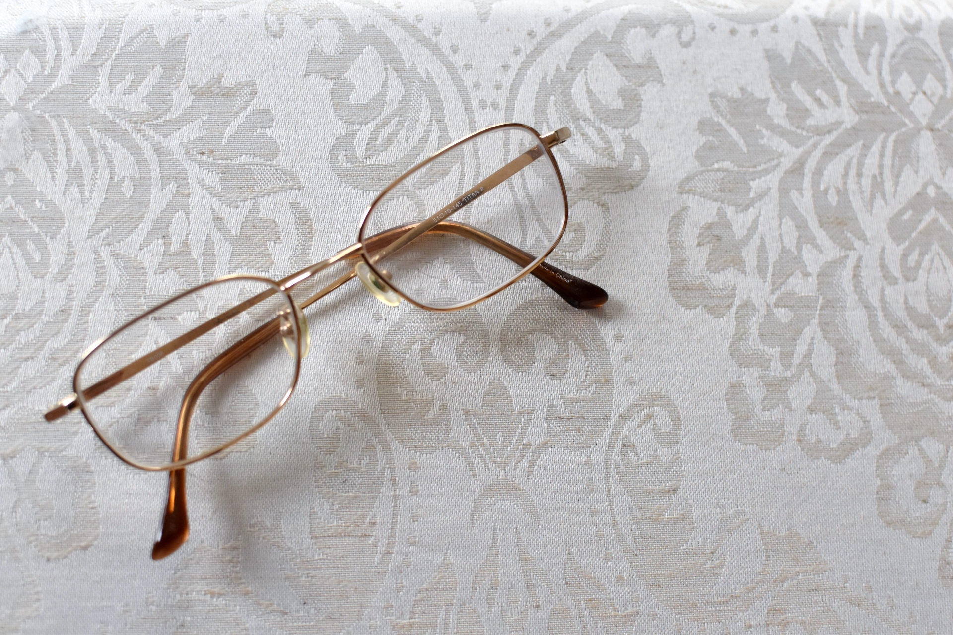 眼鏡と老眼鏡の違いは何？老眼鏡を初めて買う場合