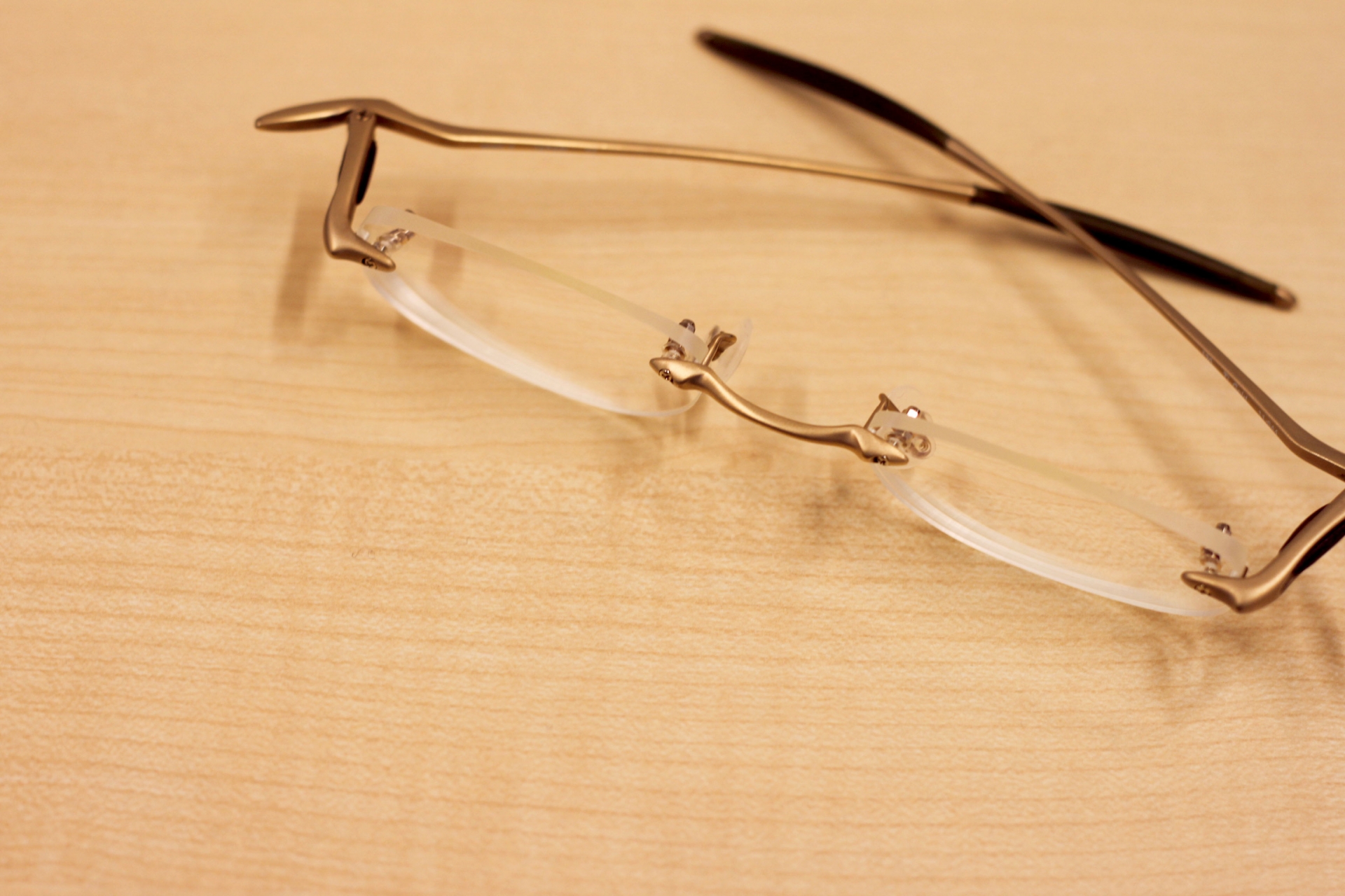 眼鏡のレンズは薄いほうがいい？薄く見せる方法を紹介
