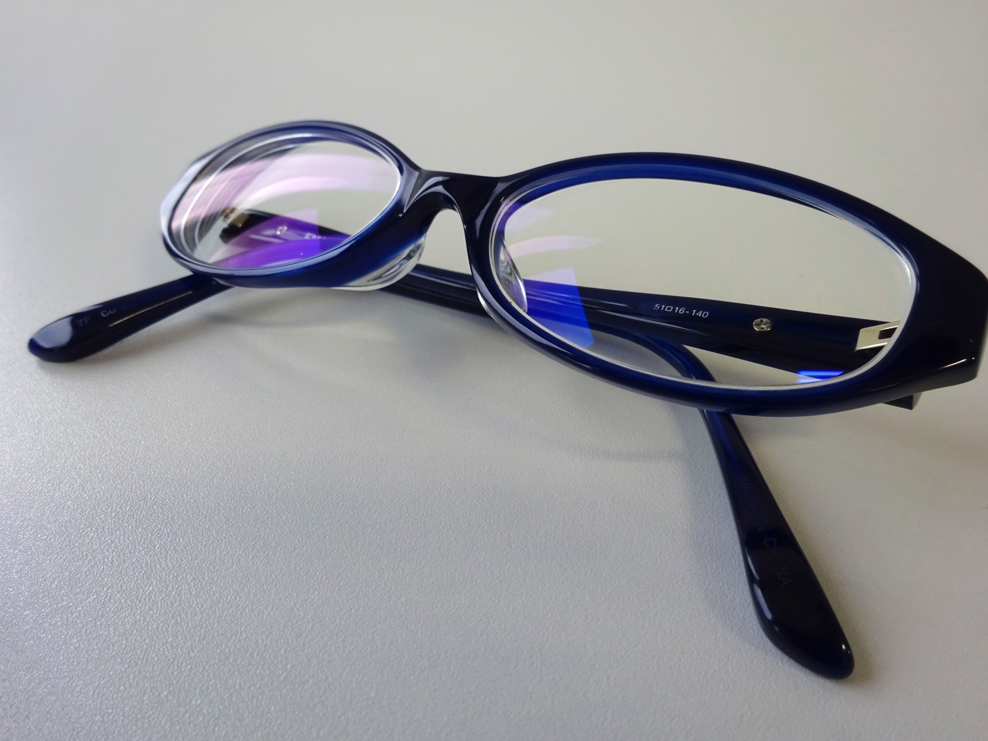 メガネは黒縁 それともべっ甲 迷った時は似合うほうに決めよう メガネログ