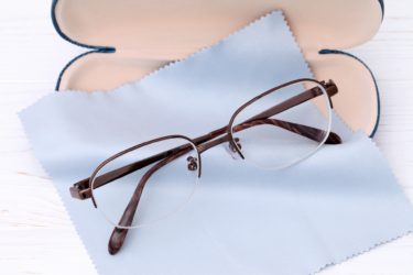 【メガネの修理】フレームについているネジ紛失の費用や修理方法