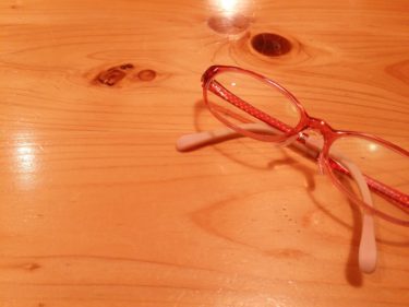 セルロイドのメガネは修理ができない？修理可能な場合もあります